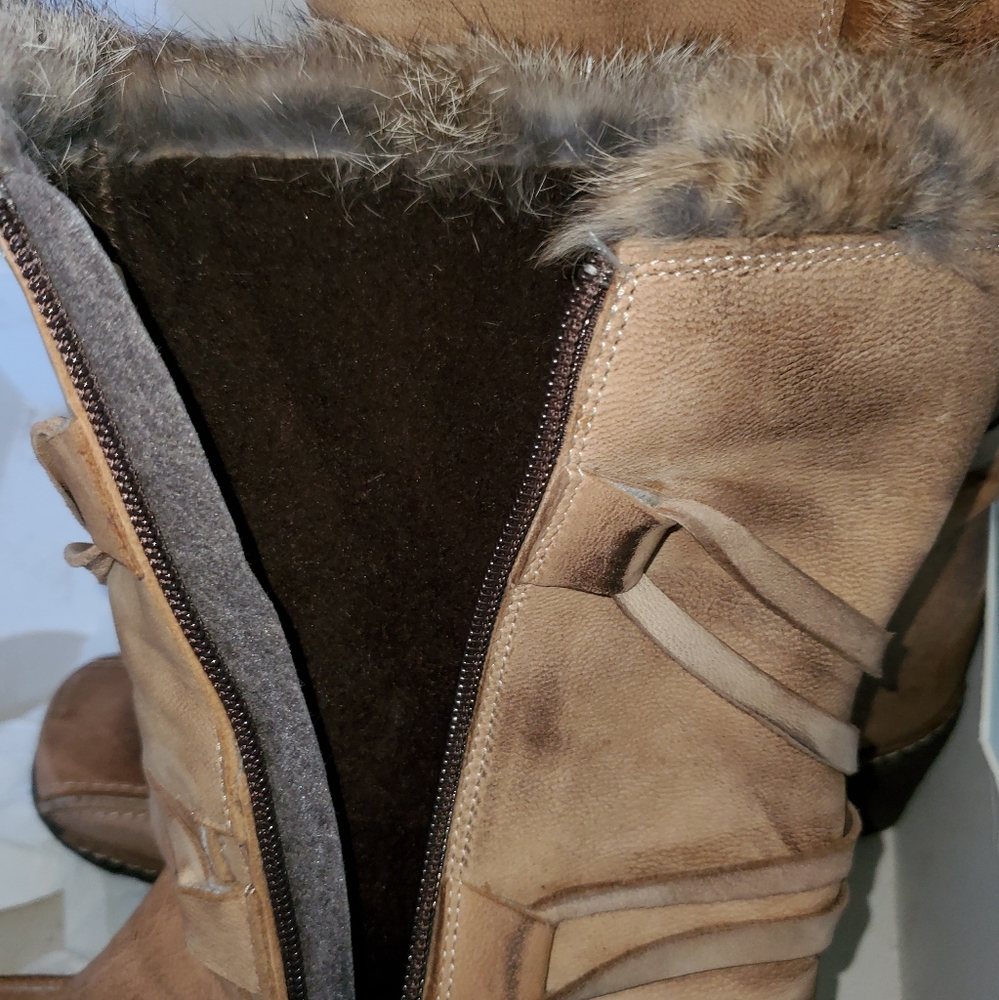 Boots - Picture 4 of 5